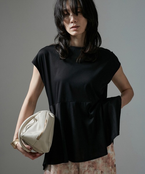 SALON adam et rope'(サロン アダム エ ロペ)の「【WEB限定】フレンチスリーブペプラムTシャツ(Tシャツ/カットソー・レディース・ブラウン/オフホワイト/ブラック・FREE)」の3枚目の写真