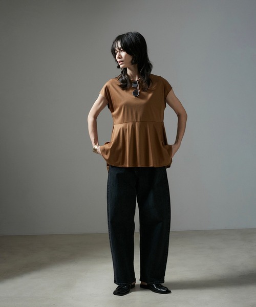 SALON adam et rope'(サロン アダム エ ロペ)の「【WEB限定】フレンチスリーブペプラムTシャツ(Tシャツ/カットソー・レディース・ブラウン/オフホワイト/ブラック・FREE)」の6枚目の写真