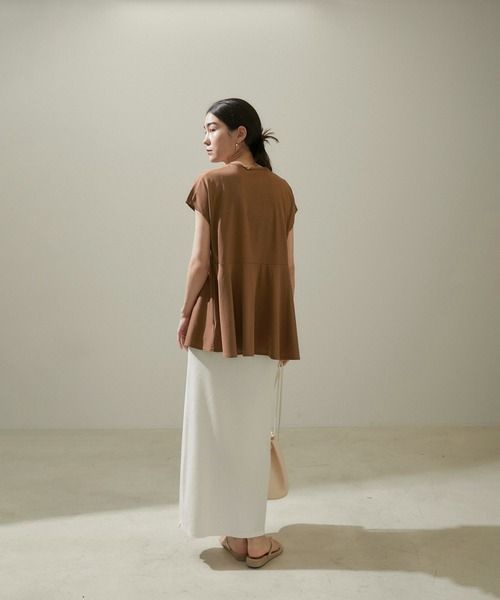 SALON adam et rope'(サロン アダム エ ロペ)の「【WEB限定】フレンチスリーブペプラムTシャツ(Tシャツ/カットソー・レディース・ブラウン/オフホワイト/ブラック・FREE)」の17枚目の写真