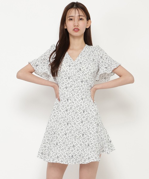 REDYAZEL（レディアゼル）の「カシュクールフリルミニワンピース（ワンピース・レディース・レッド/オフホワイト/ブラック・FREE）」の2枚目の写真