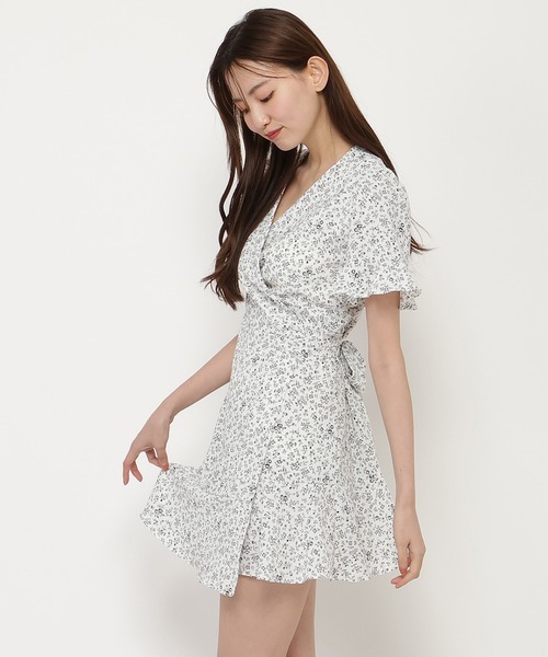 REDYAZEL（レディアゼル）の「カシュクールフリルミニワンピース（ワンピース・レディース・レッド/オフホワイト/ブラック・FREE）」の4枚目の写真