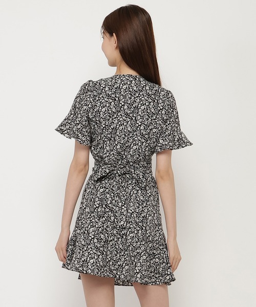 REDYAZEL（レディアゼル）の「カシュクールフリルミニワンピース（ワンピース・レディース・レッド/オフホワイト/ブラック・FREE）」の11枚目の写真