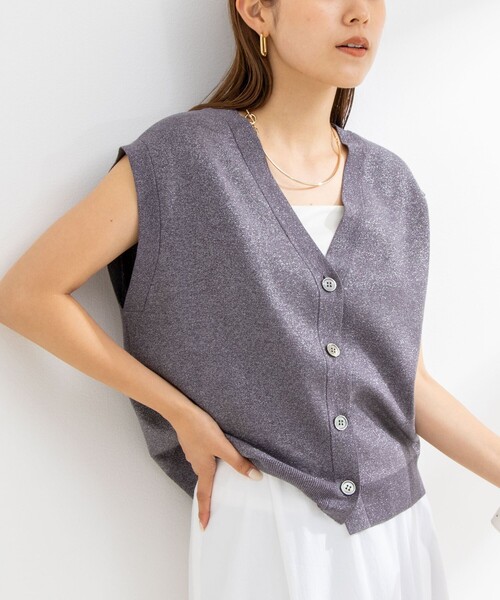 NOLLEY’S Sophi(ノーリーズソフィ)の「《手洗い可能》総針Vネックラメベスト(ベスト・レディース・ベージュ/ブラック/グレー・38)」の3枚目の写真