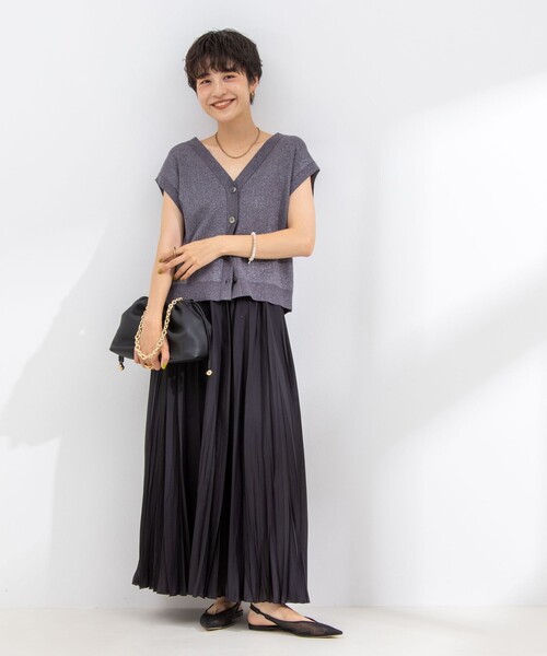 NOLLEY’S Sophi(ノーリーズソフィ)の「《手洗い可能》総針Vネックラメベスト(ベスト・レディース・ベージュ/ブラック/グレー・38)」の4枚目の写真