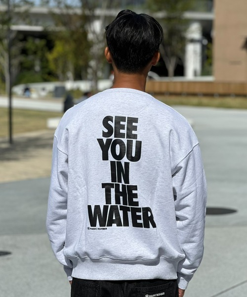 MAGIC NUMBER（マジック ナンバー）の「【MAGIC NUMBER】SEE YOU IN THE WATER CREW SWEAT / シーユーインザウォーター クルースウェット（スウェット・メンズ・アッシュグレー/ブルー/ベージュ/パープル・MEDIUM/LARGE/X-LARGE）」の20枚目の写真