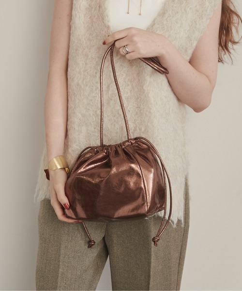 ANGIE(アンジー)の「2WAY巾着ショルダーバッグ メタリック / スパンコール(ショルダーバッグ・レディース・ネイビー系1/アイボリー/ブラック/ブラウン系その他/レッド系1/シルバー/シルバー系1/ゴールド・FREE)」の4枚目の写真