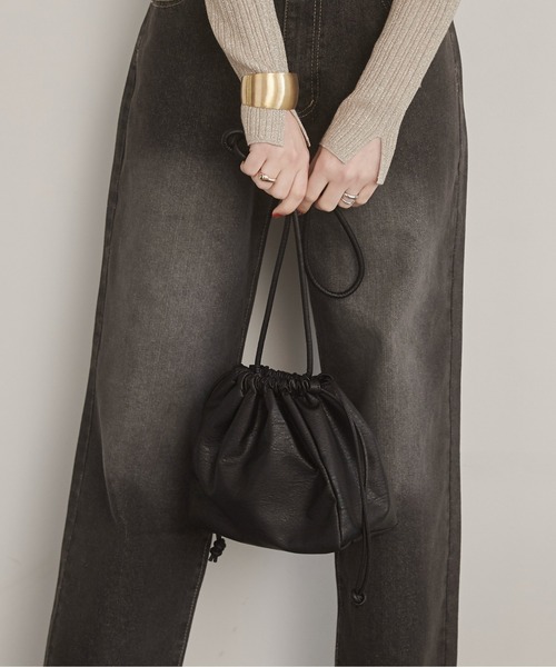 ANGIE(アンジー)の「2WAY巾着ショルダーバッグ メタリック / スパンコール(ショルダーバッグ・レディース・ネイビー系1/アイボリー/ブラック/ブラウン系その他/レッド系1/シルバー/シルバー系1/ゴールド・FREE)」の3枚目の写真