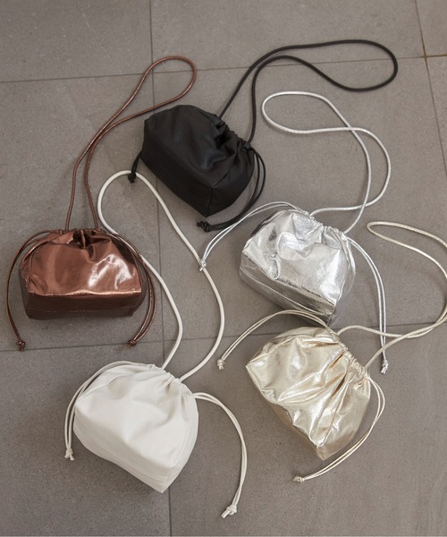 ANGIE(アンジー)の「2WAY巾着ショルダーバッグ メタリック / スパンコール(ショルダーバッグ・レディース・ネイビー系1/アイボリー/ブラック/ブラウン系その他/レッド系1/シルバー/シルバー系1/ゴールド・FREE)」の9枚目の写真