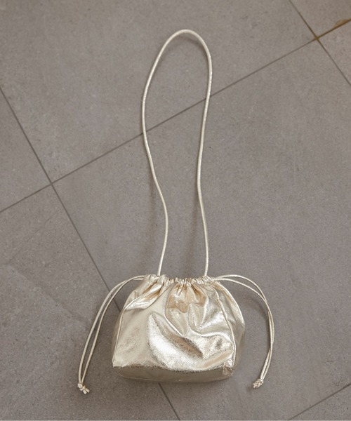 ANGIE(アンジー)の「2WAY巾着ショルダーバッグ メタリック / スパンコール(ショルダーバッグ・レディース・ネイビー系1/アイボリー/ブラック/ブラウン系その他/レッド系1/シルバー/シルバー系1/ゴールド・FREE)」の18枚目の写真