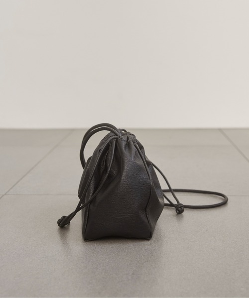 ANGIE(アンジー)の「2WAY巾着ショルダーバッグ メタリック / スパンコール(ショルダーバッグ・レディース・ネイビー系1/アイボリー/ブラック/ブラウン系その他/レッド系1/シルバー/シルバー系1/ゴールド・FREE)」の20枚目の写真