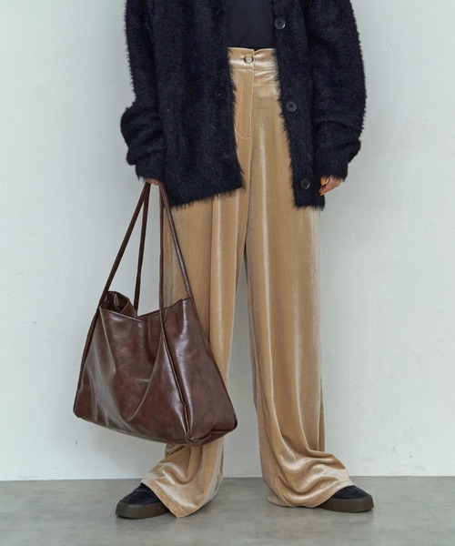 LIENCOEUR(リアンクール)の「ベロアストレートパンツ(その他パンツ・レディース・ベージュ/ブラック/ブルー・FREE)」の2枚目の写真