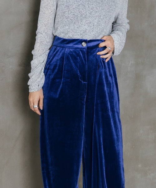 LIENCOEUR(リアンクール)の「ベロアストレートパンツ(その他パンツ・レディース・ベージュ/ブラック/ブルー・FREE)」の4枚目の写真