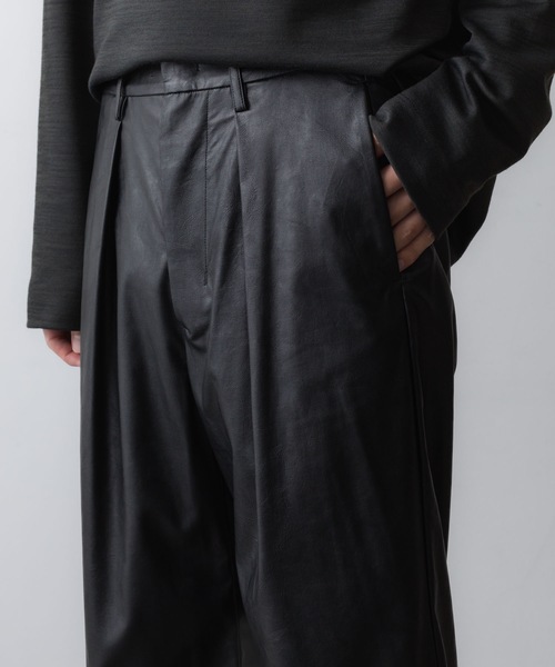 VEIN （ヴェイン）の「シンセティックレザー 1タック トラウザーズ