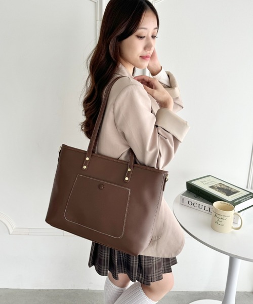 Loueme(ルエム)の「【A4収納/自立/ジッパー開閉】仕切りポケットPUトートバッグ(トートバッグ・レディース・アイボリー/ブラック/ブラウン・FREE)」の15枚目の写真