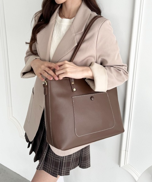 Loueme(ルエム)の「【A4収納/自立/ジッパー開閉】仕切りポケットPUトートバッグ(トートバッグ・レディース・アイボリー/ブラック/ブラウン・FREE)」の14枚目の写真