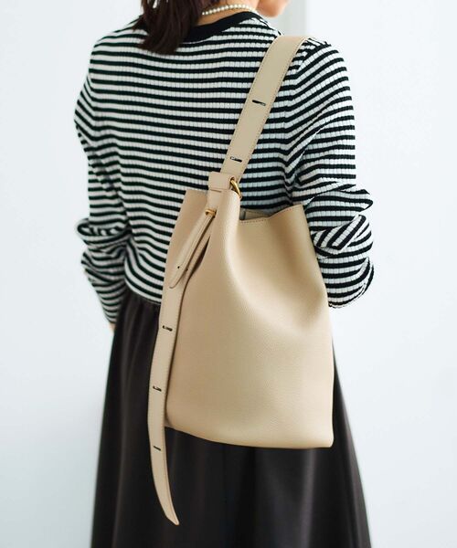 le.coeur blanc（ルクールブラン）の「ソフトホーボーバッグ（ショルダーバッグ・レディース・ブラック/ベージュ・FREE）」の5枚目の写真