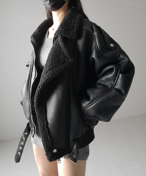 me+em select(ミームセレクト)の「【 2color 】フェイクレザーベルテッドボアムートンジャケット / fake leather belted boa mouton jacket(ムートンコート・レディース・アイボリー/ブラック・FREE)」の8枚目の写真