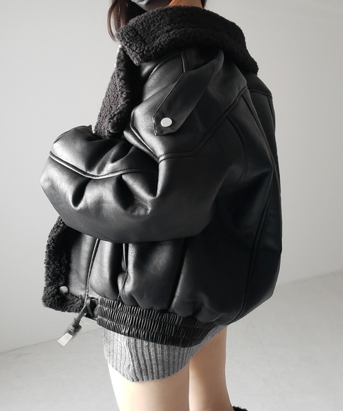 me+em select(ミームセレクト)の「【 2color 】フェイクレザーベルテッドボアムートンジャケット / fake leather belted boa mouton jacket(ムートンコート・レディース・アイボリー/ブラック・FREE)」の14枚目の写真