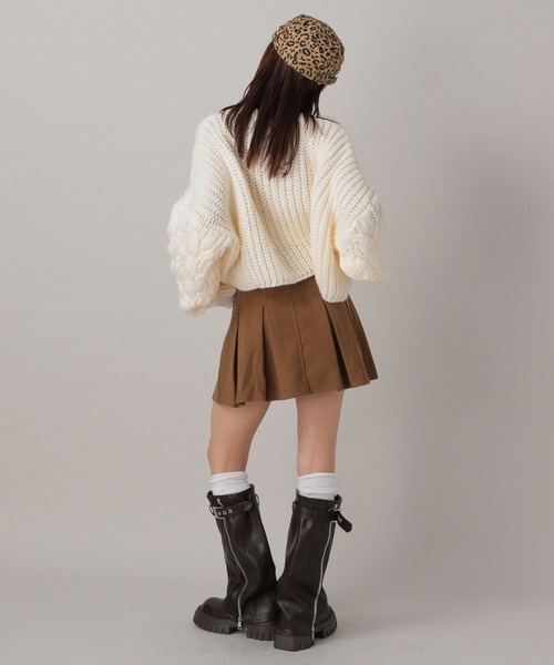 FOREVER 21（フォーエバー トゥエンティーワン）の「【2024FW】コーデュロイプリーツミニスカート（スカート・レディース・ブラック/キャメル・SMALL/MEDIUM）」の5枚目の写真