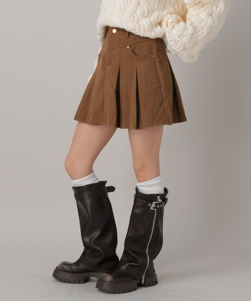 FOREVER 21（フォーエバー トゥエンティーワン）の「【2024FW】コーデュロイプリーツミニスカート（スカート・レディース・ブラック/キャメル・SMALL/MEDIUM）」の9枚目の写真