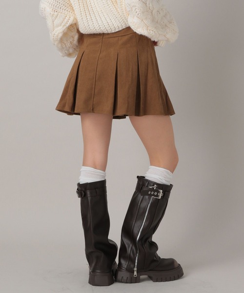 FOREVER 21（フォーエバー トゥエンティーワン）の「【2024FW】コーデュロイプリーツミニスカート（スカート・レディース・ブラック/キャメル・SMALL/MEDIUM）」の10枚目の写真