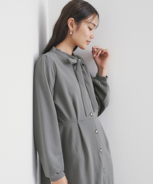 index(インデックス)の「◆ストレッチボウタイワンピース【洗濯機洗い可】(ワンピース・レディース・ネイビー/チャコールグレー/ナチュラル・40/38/42/36)」の2枚目の写真