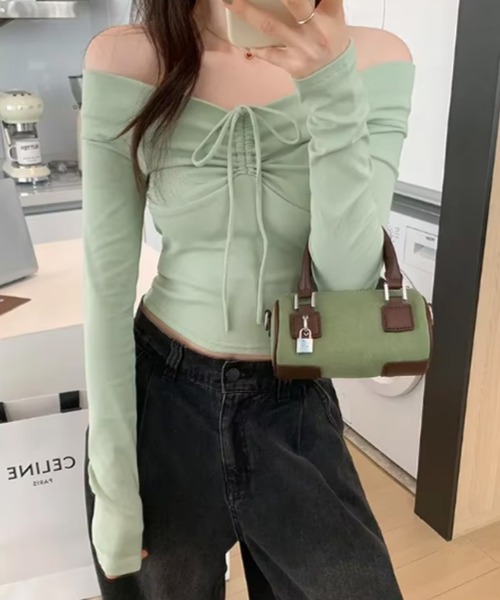 ALTROSE（アルトローズ）の「クロップド ショート丈 フロントリボントップス ギャザー オフショル（Tシャツ/カットソー・レディース・グリーン/ブラック/アイボリー・FREE）」の8枚目の写真