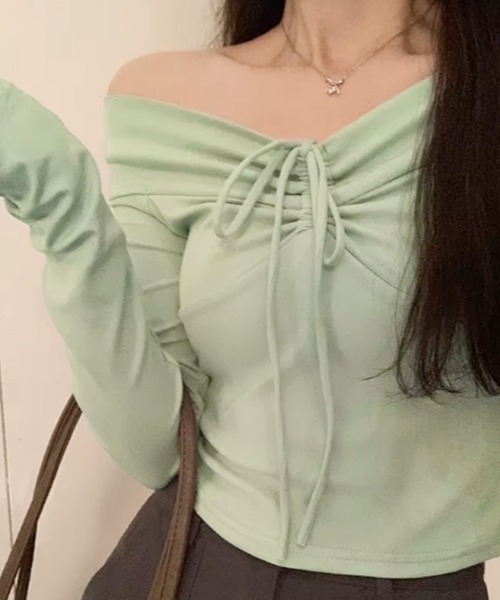 ALTROSE（アルトローズ）の「クロップド ショート丈 フロントリボントップス ギャザー オフショル（Tシャツ/カットソー・レディース・グリーン/ブラック/アイボリー・FREE）」の10枚目の写真