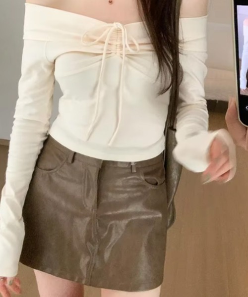 ALTROSE（アルトローズ）の「クロップド ショート丈 フロントリボントップス ギャザー オフショル（Tシャツ/カットソー・レディース・グリーン/ブラック/アイボリー・FREE）」の13枚目の写真