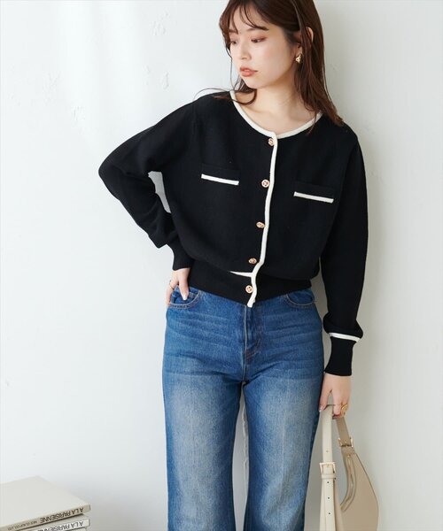 natural couture(ナチュラルクチュール)の「バイカラー金釦カーデ(カーディガン/ボレロ・レディース・オフホワイト/サックスブルー/ブラック/ピンク・FREE)」の10枚目の写真