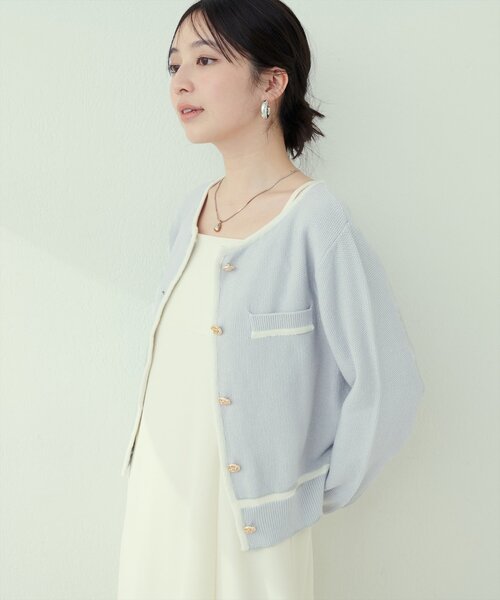 natural couture(ナチュラルクチュール)の「バイカラー金釦カーデ(カーディガン/ボレロ・レディース・オフホワイト/サックスブルー/ブラック/ピンク・FREE)」の16枚目の写真