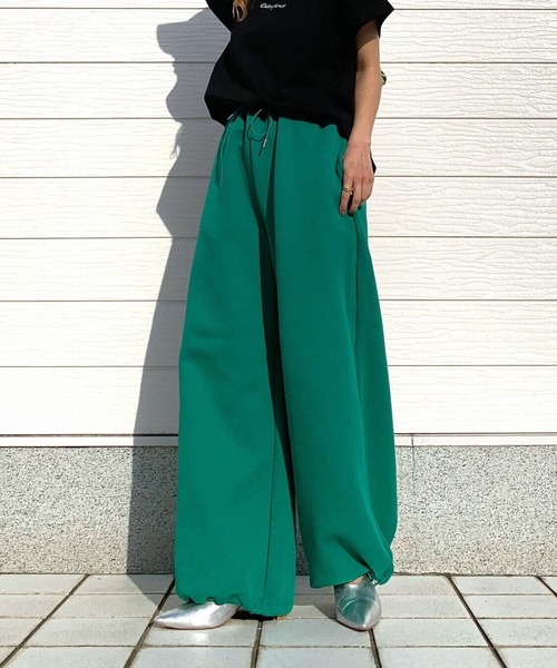 Q(キュー)の「ダンボールワイドシルエットパンツ(その他パンツ・レディース・チャコールグレー/グリーン・MEDIUM)」の2枚目の写真