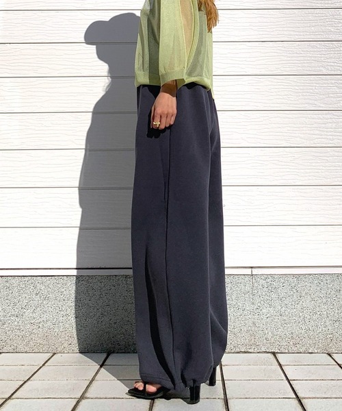 Q(キュー)の「ダンボールワイドシルエットパンツ(その他パンツ・レディース・チャコールグレー/グリーン・MEDIUM)」の4枚目の写真