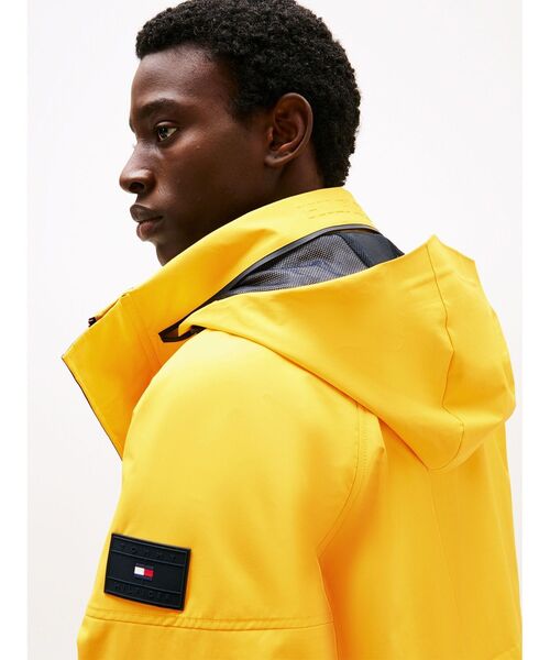TOMMY HILFIGER(トミーヒルフィガー)の「レガッタミドルレングスジャケット(ブルゾン・メンズ・イエロー・LARGE/MEDIUM)」の5枚目の写真