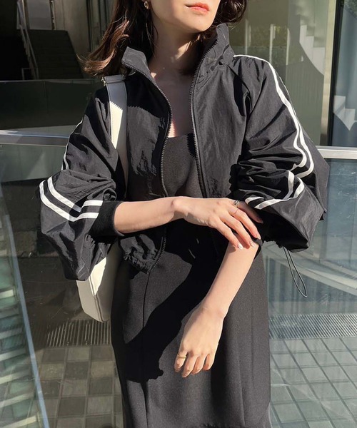 one after another NICE CLAUP（ワンアフターアナザーナイスクラップ）の「サイドラインショートブルゾン【ZOZO限定商品】（ナイロンジャケット・レディース・ブラック/アイボリー・FREE）」の12枚目の写真