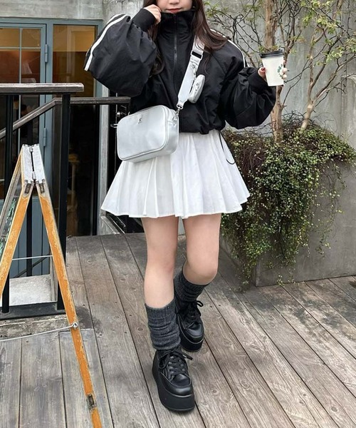 one after another NICE CLAUP（ワンアフターアナザーナイスクラップ）の「サイドラインショートブルゾン【ZOZO限定商品】（ナイロンジャケット・レディース・ブラック/アイボリー・FREE）」の3枚目の写真