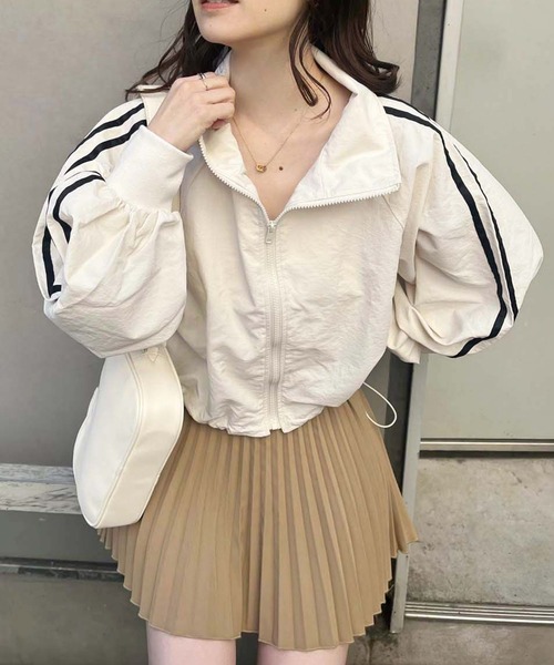 one after another NICE CLAUP（ワンアフターアナザーナイスクラップ）の「サイドラインショートブルゾン【ZOZO限定商品】（ナイロンジャケット・レディース・ブラック/アイボリー・FREE）」の10枚目の写真