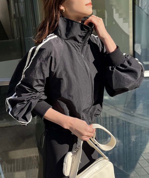 one after another NICE CLAUP（ワンアフターアナザーナイスクラップ）の「サイドラインショートブルゾン【ZOZO限定商品】（ナイロンジャケット・レディース・ブラック/アイボリー・FREE）」の14枚目の写真