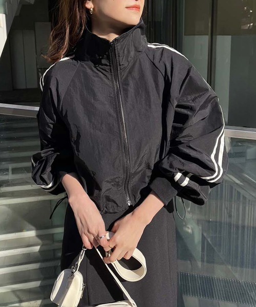 one after another NICE CLAUP（ワンアフターアナザーナイスクラップ）の「サイドラインショートブルゾン【ZOZO限定商品】（ナイロンジャケット・レディース・ブラック/アイボリー・FREE）」の15枚目の写真