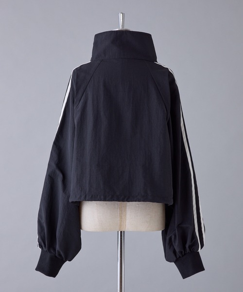 one after another NICE CLAUP（ワンアフターアナザーナイスクラップ）の「サイドラインショートブルゾン【ZOZO限定商品】（ナイロンジャケット・レディース・ブラック/アイボリー・FREE）」の19枚目の写真