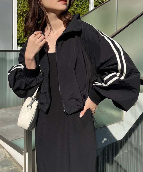 one after another NICE CLAUP（ワンアフターアナザーナイスクラップ）の「サイドラインショートブルゾン【ZOZO限定商品】（ナイロンジャケット・レディース・ブラック/アイボリー・FREE）」の13枚目の写真