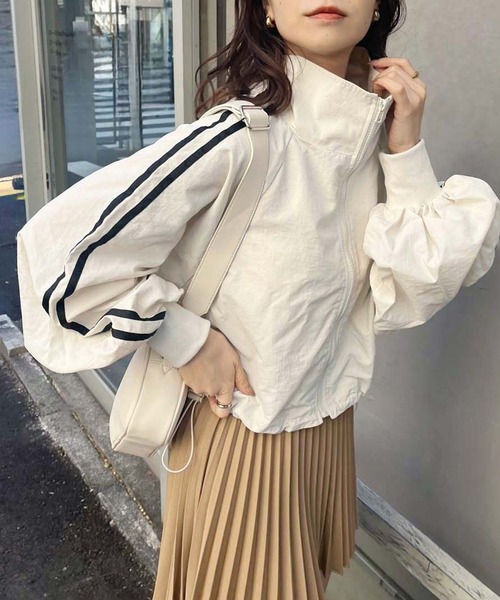 one after another NICE CLAUP（ワンアフターアナザーナイスクラップ）の「サイドラインショートブルゾン【ZOZO限定商品】（ナイロンジャケット・レディース・ブラック/アイボリー・FREE）」の9枚目の写真