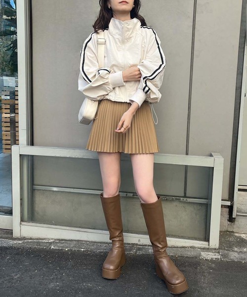 one after another NICE CLAUP（ワンアフターアナザーナイスクラップ）の「サイドラインショートブルゾン【ZOZO限定商品】（ナイロンジャケット・レディース・ブラック/アイボリー・FREE）」の6枚目の写真