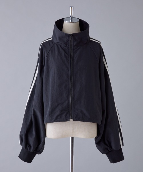 one after another NICE CLAUP（ワンアフターアナザーナイスクラップ）の「サイドラインショートブルゾン【ZOZO限定商品】（ナイロンジャケット・レディース・ブラック/アイボリー・FREE）」の17枚目の写真