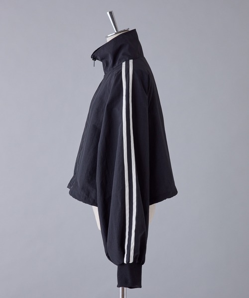 one after another NICE CLAUP（ワンアフターアナザーナイスクラップ）の「サイドラインショートブルゾン【ZOZO限定商品】（ナイロンジャケット・レディース・ブラック/アイボリー・FREE）」の18枚目の写真