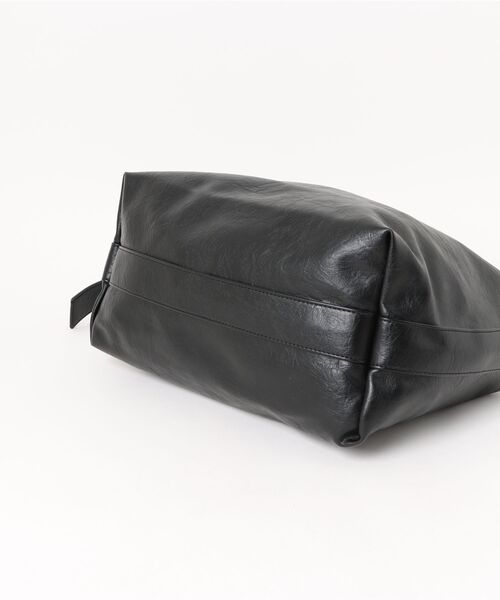 florist（フローリスト）の「【A4収納可・軽量】レザータッチワイドショルダーバッグ（ショルダーバッグ・メンズ・ブラック/モカ・FREE）」の19枚目の写真