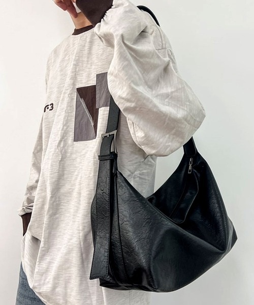 florist（フローリスト）の「【A4収納可・軽量】レザータッチワイドショルダーバッグ（ショルダーバッグ・メンズ・ブラック/モカ・FREE）」の7枚目の写真