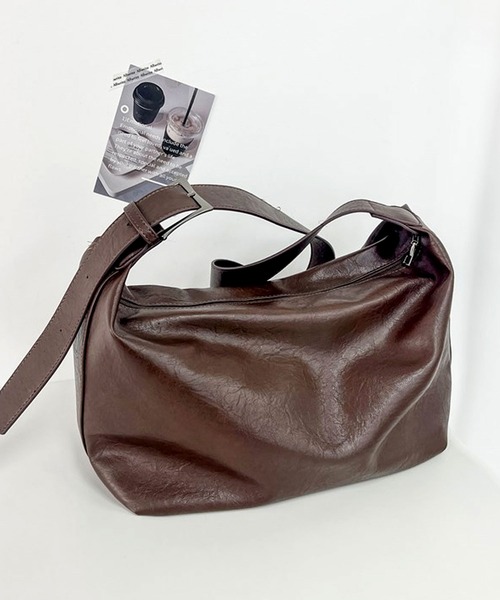 florist（フローリスト）の「【A4収納可・軽量】レザータッチワイドショルダーバッグ（ショルダーバッグ・メンズ・ブラック/モカ・FREE）」の11枚目の写真