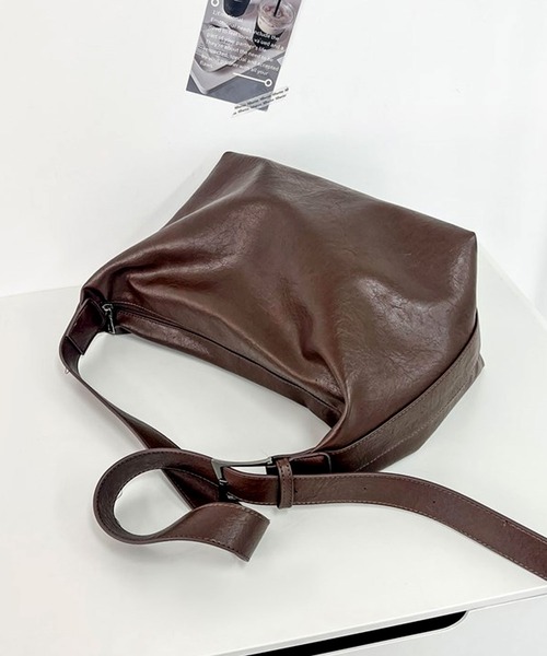 florist（フローリスト）の「【A4収納可・軽量】レザータッチワイドショルダーバッグ（ショルダーバッグ・メンズ・ブラック/モカ・FREE）」の12枚目の写真