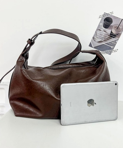 florist（フローリスト）の「【A4収納可・軽量】レザータッチワイドショルダーバッグ（ショルダーバッグ・メンズ・ブラック/モカ・FREE）」の13枚目の写真